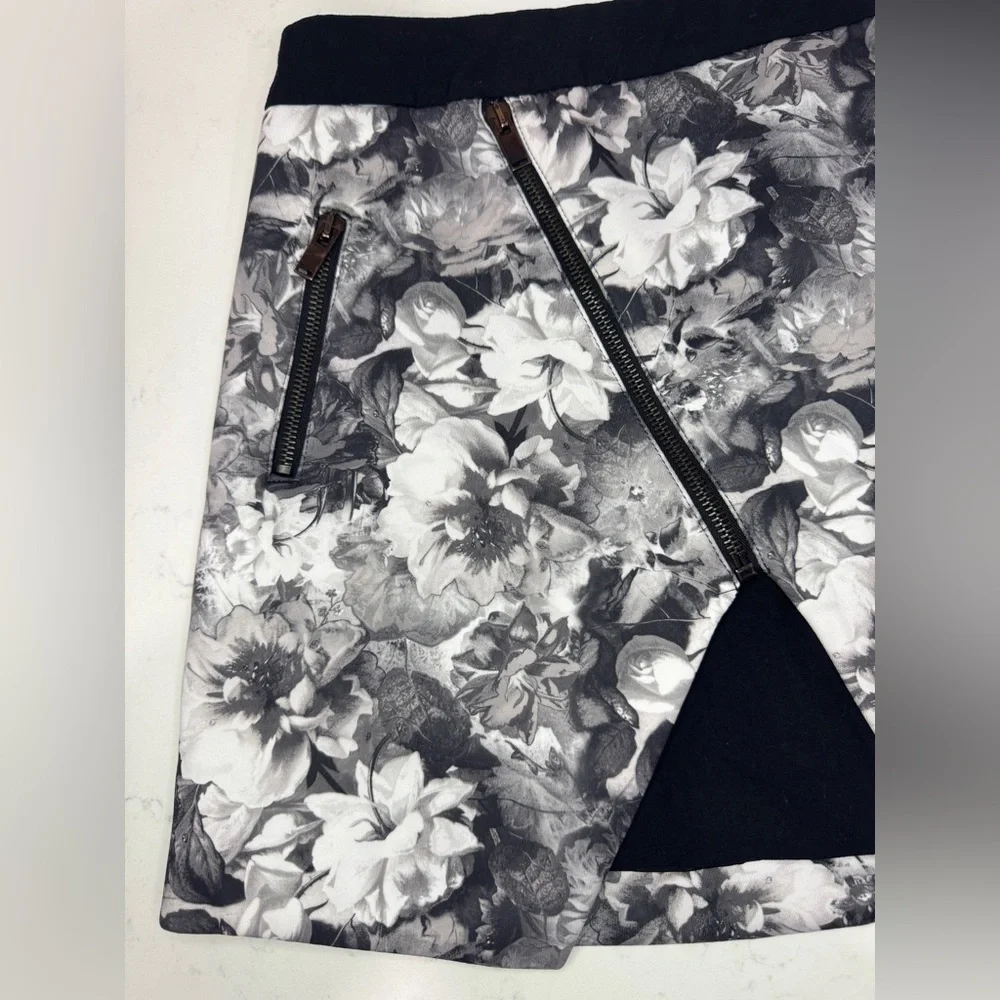 Zara Black and White Floral Pencil Skirt
